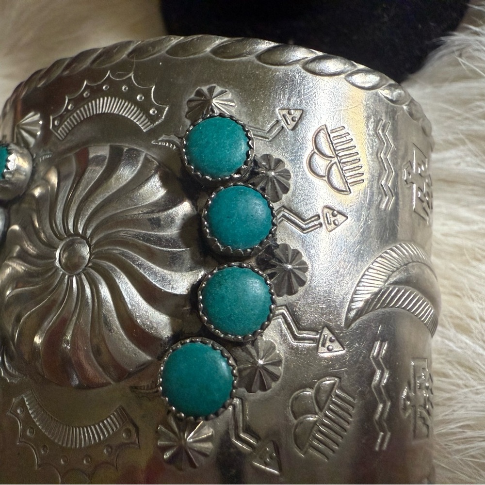 Cuff Bracelet with Turquoise Accents Fred Harvey Era/Bell trading - Picture 4 of 7